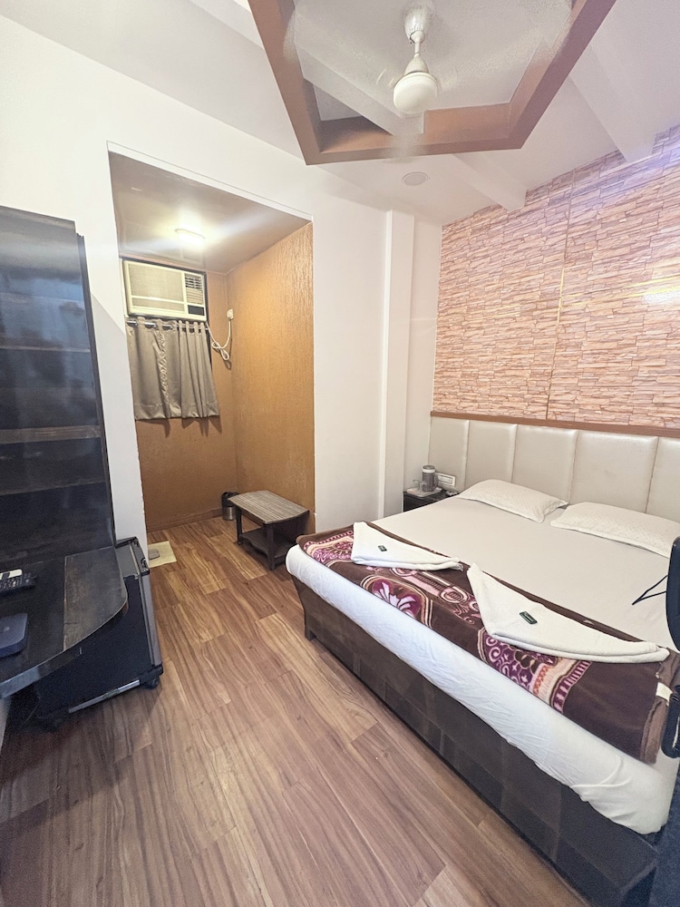 Hotel Broadway Colaba Mumbai 29/50