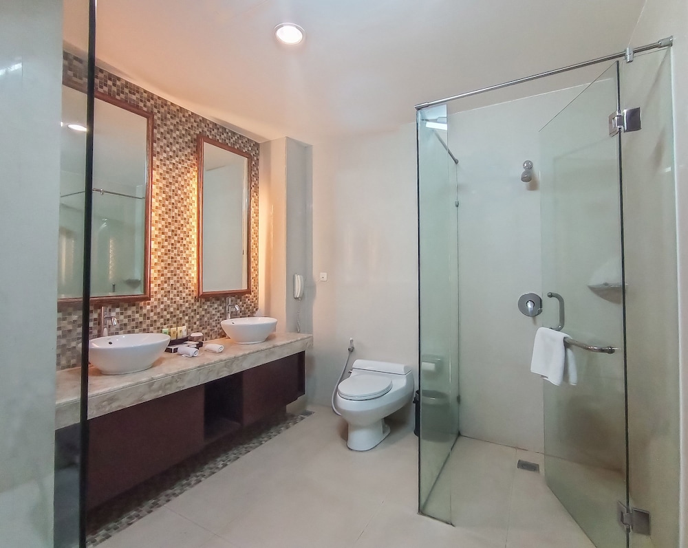 Swiss-Belhotel Ambon 63/69