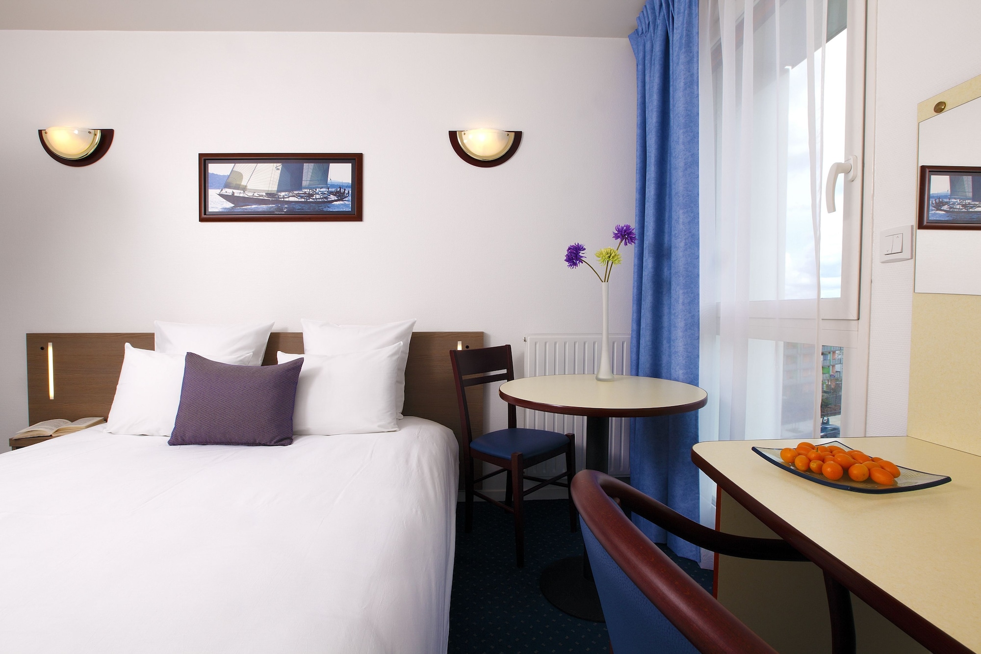 SUPERIOR, STUDIO, TWIN BEDS