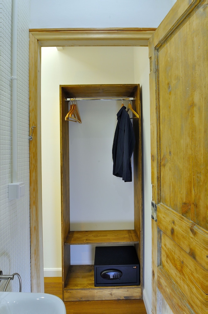 Hostal Girona 6/50