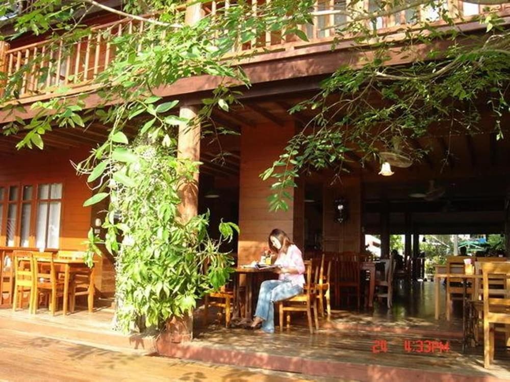 RIVERHOUSE HOTEL 16/71