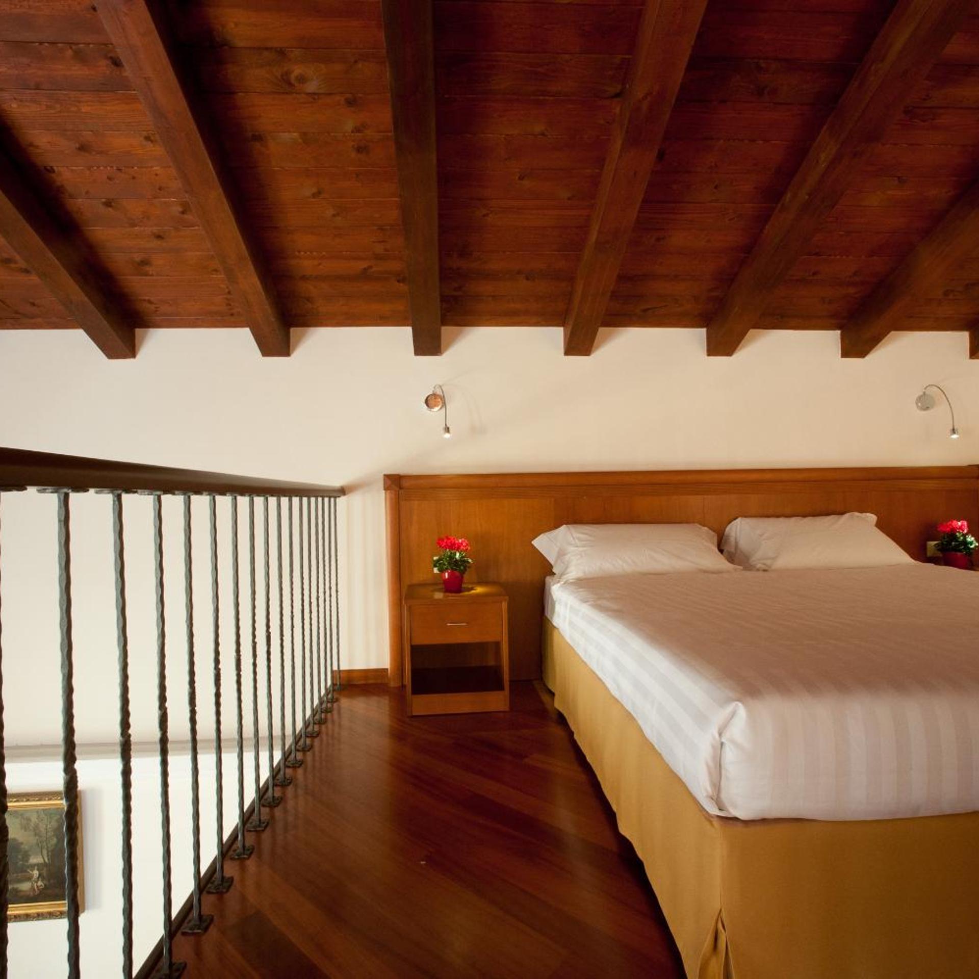 Suite, Terrace, Hotel Flora 6/10