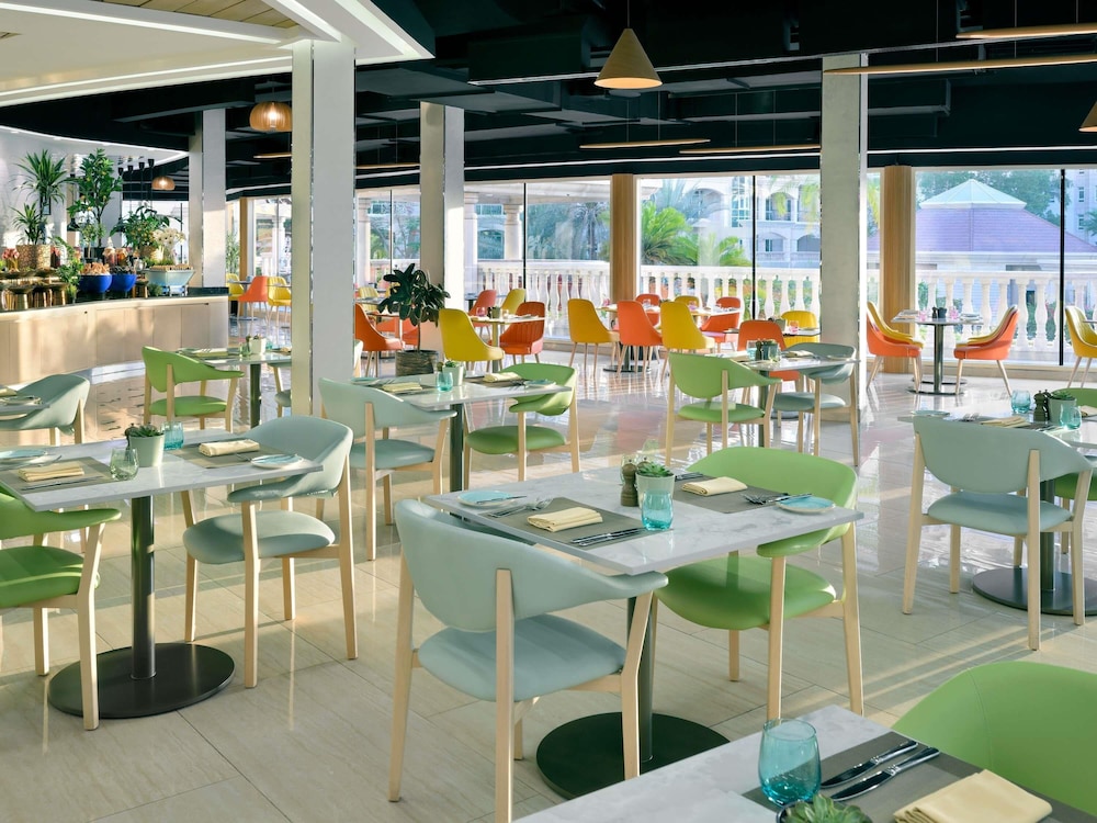 Swissotel Al Murooj Dubai 65/82