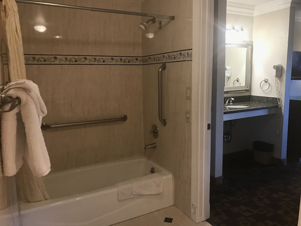 Castaic Inn Near Six Flags Magic Mountain 41/43