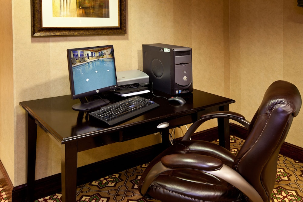 Holiday Inn Express Lebanon 33/36
