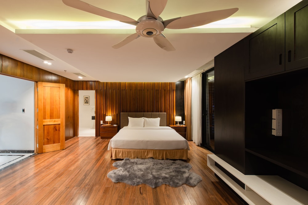 Sky, Villa, 2 King Beds, 4 Queen Beds, Sofa