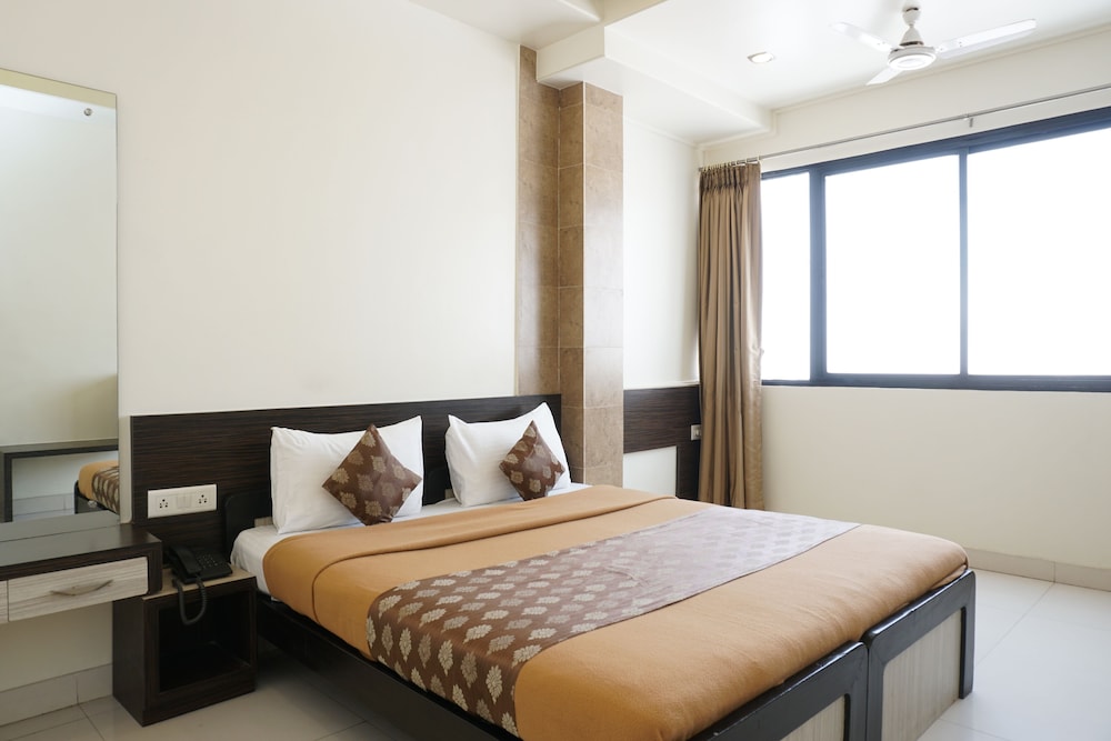 Hotel Pavitra 7/17