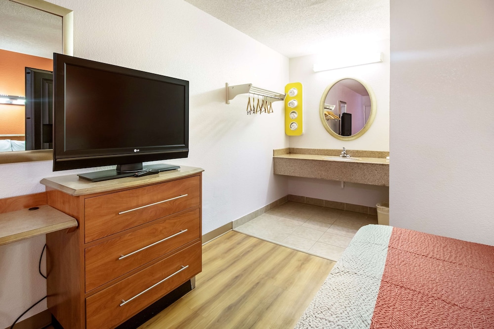 Motel6 Dayton Englewood 6/21