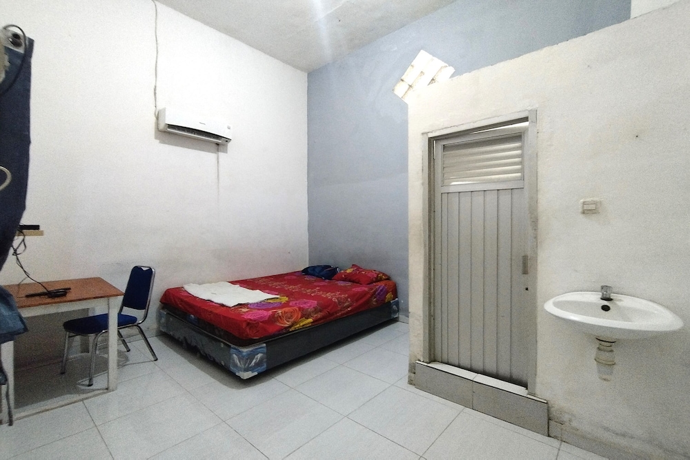 OYO 2933 Wisma Hiro Pertiwi 12/26