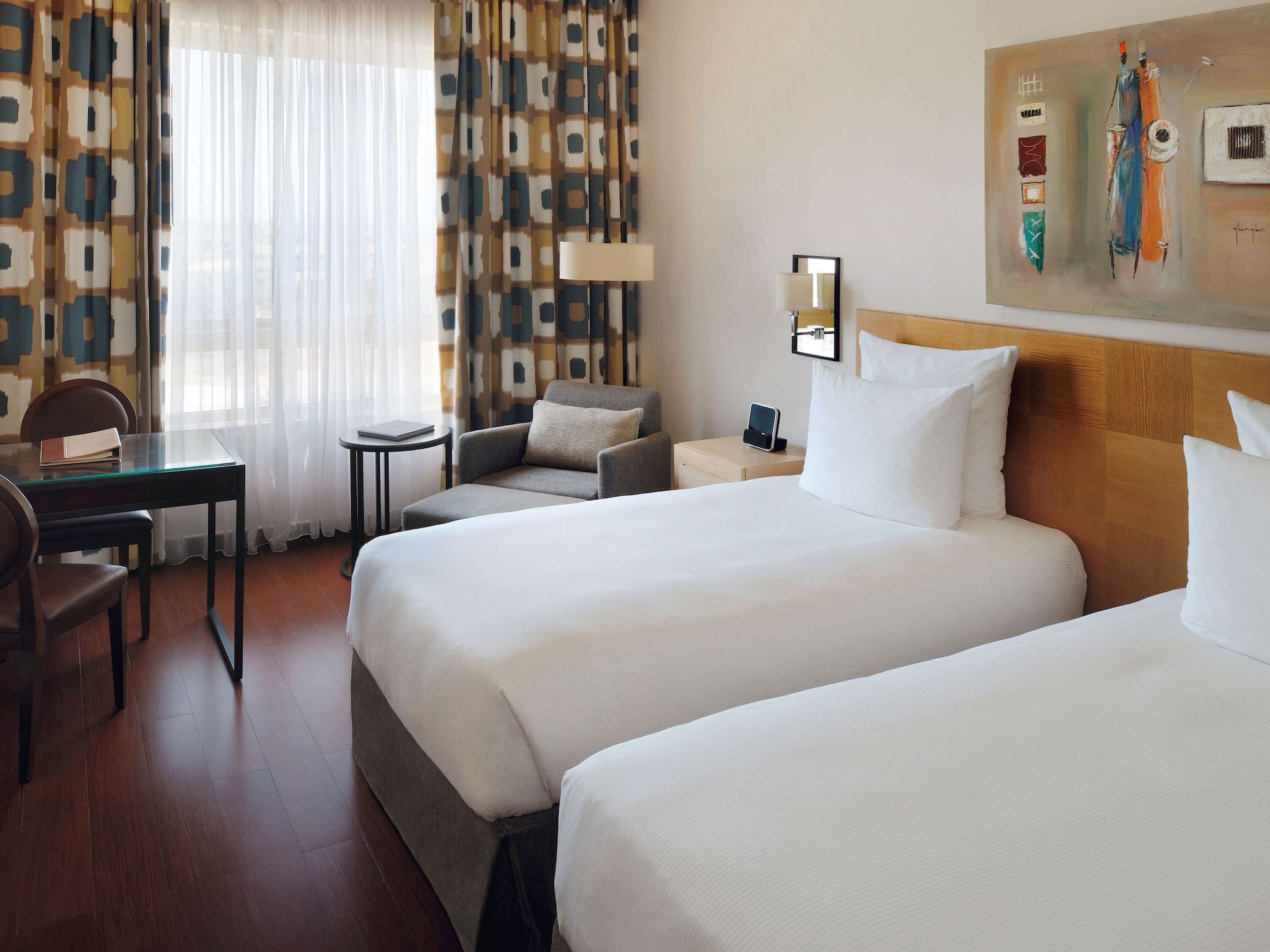 EXECUTIVE, TWIN BEDS