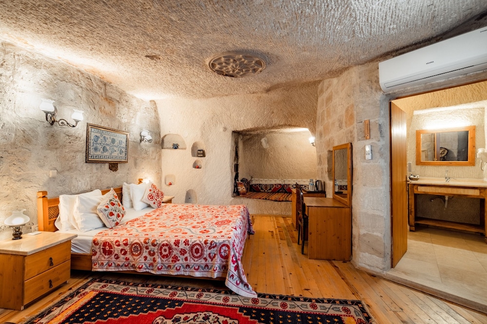 Amber Cave Suites 19/76