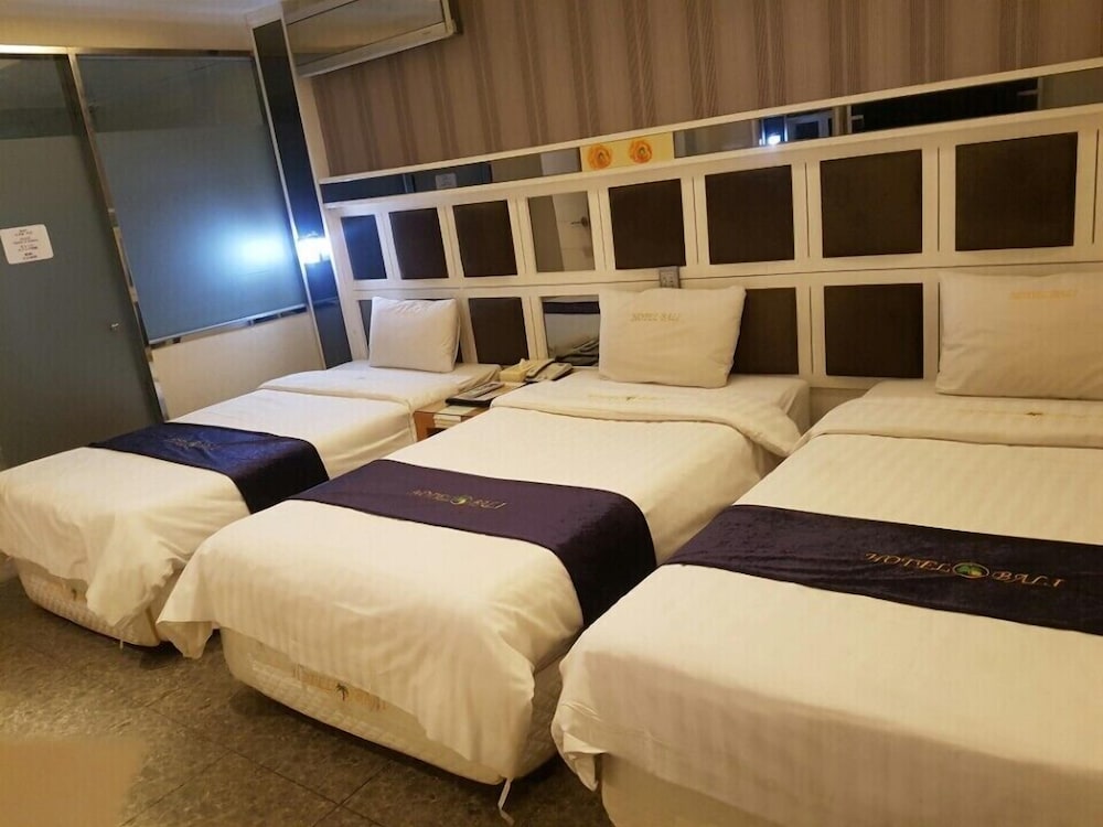 ROOM, TRIPLE