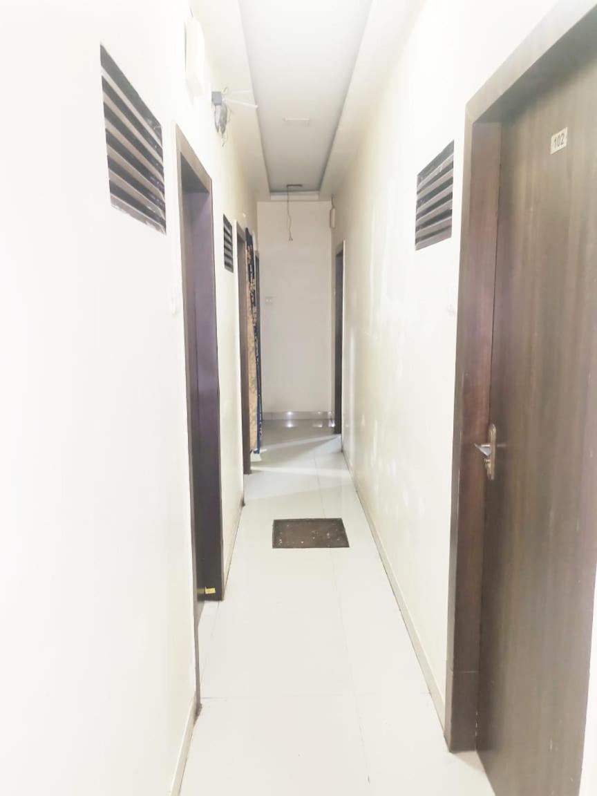 Oyo 10954 Hotel Golden Galaxy 35/50