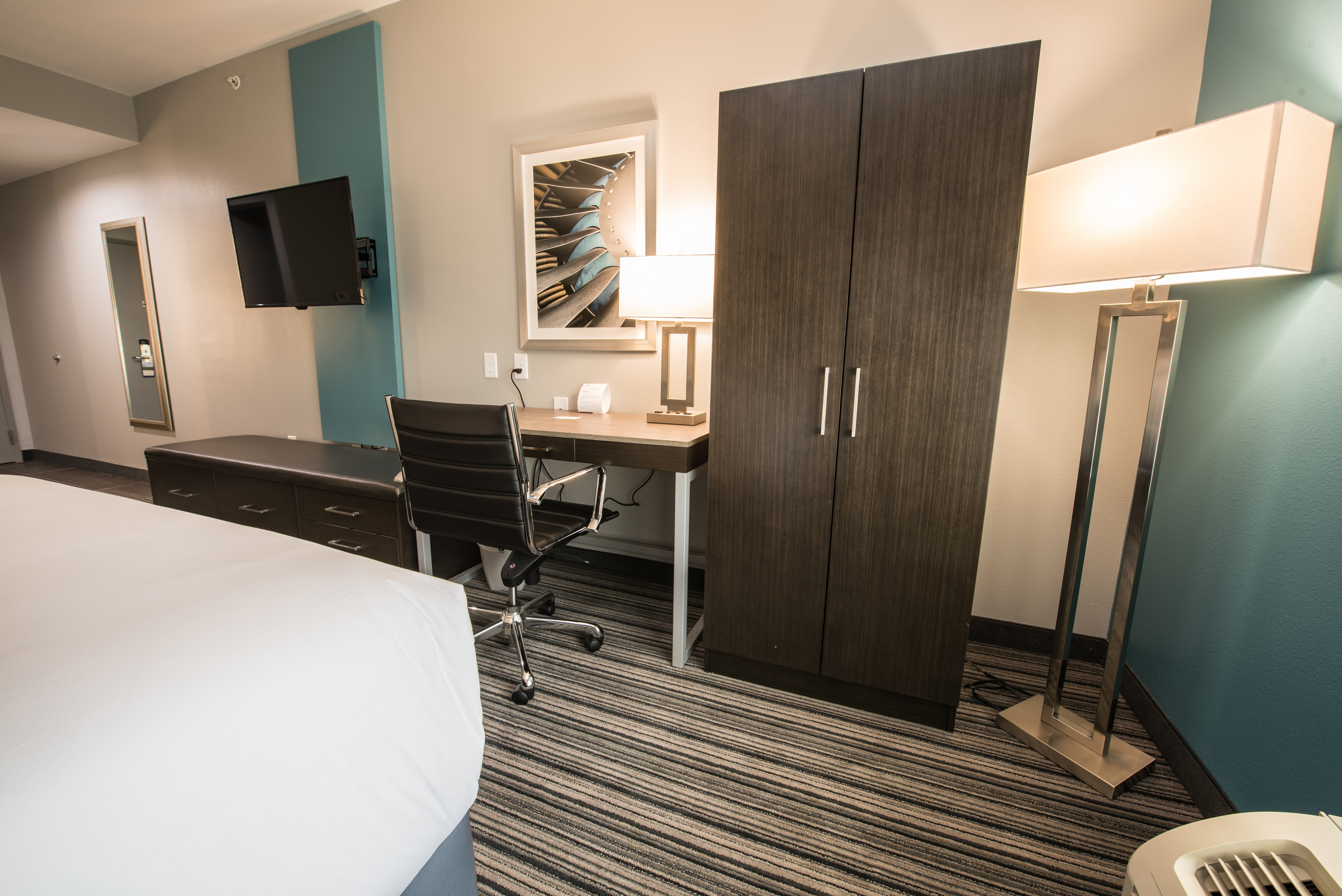 Holiday Inn Express Suites Houston Se Airport Area 55/71