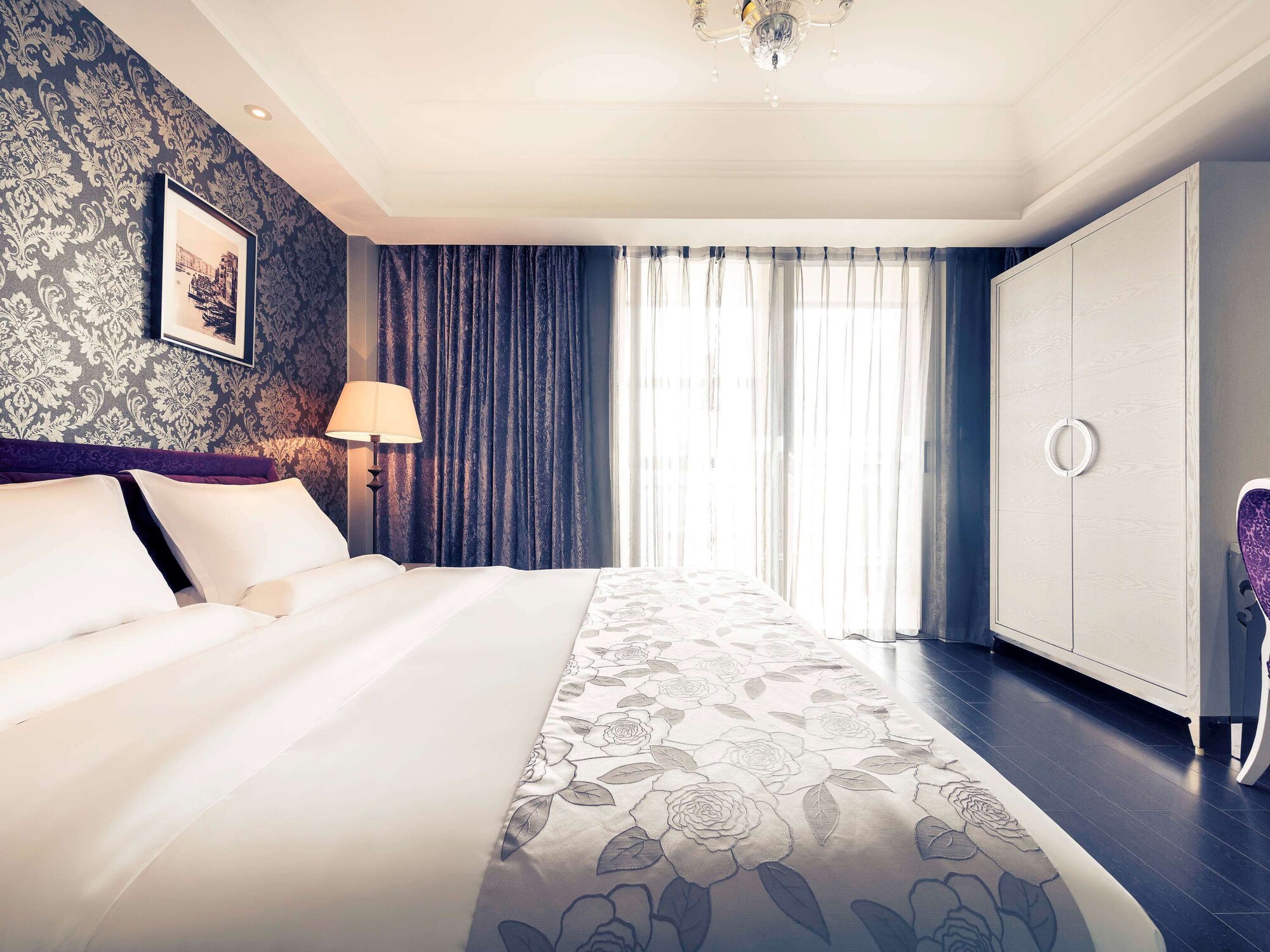 SUPERIOR, KING BED