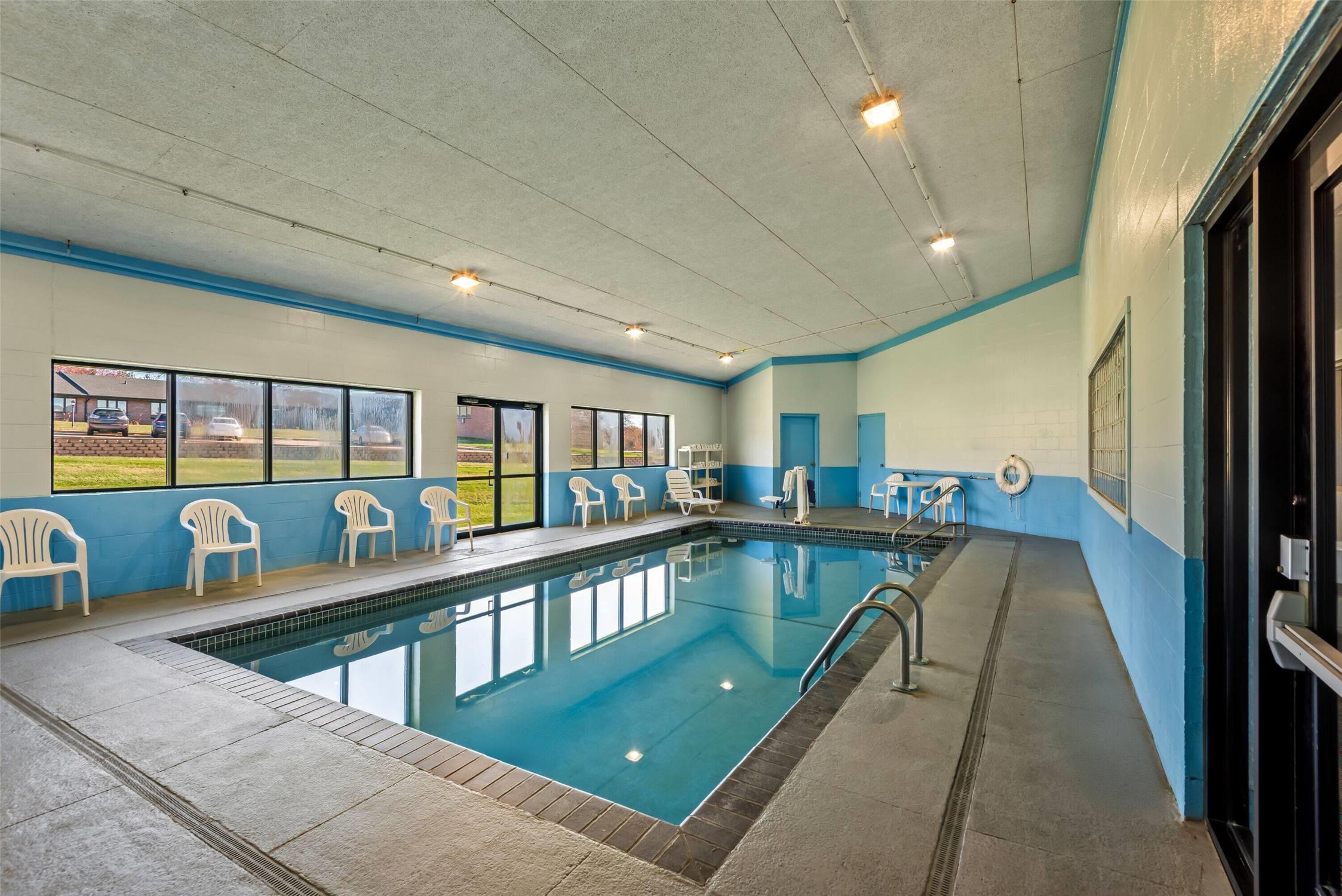 Days Inn & Suites By Wyndham Des Moines Airport 22/40