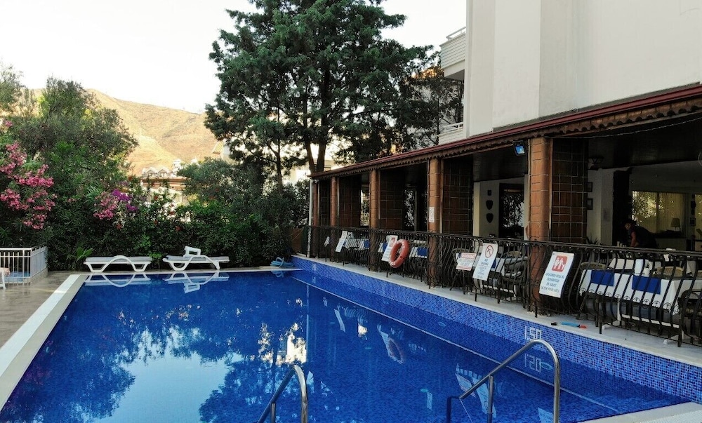 Navy Hotel 21/46