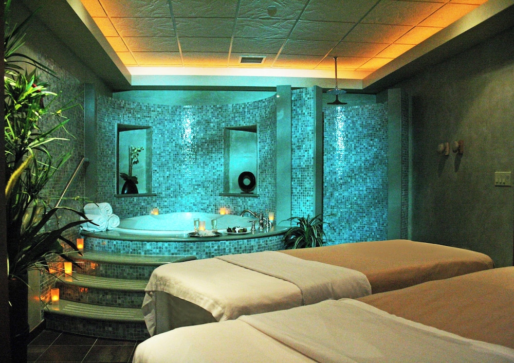 The Inn And Spa At East Wind 41/70
