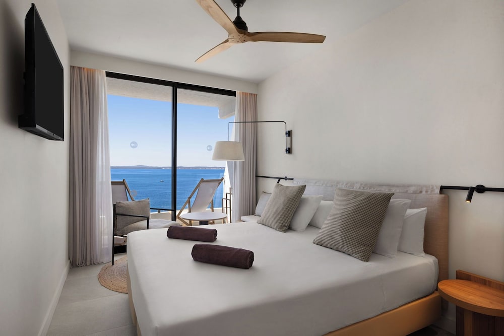 PREMIUM, DOUBLE BED, SEA VIEW, BALCONY