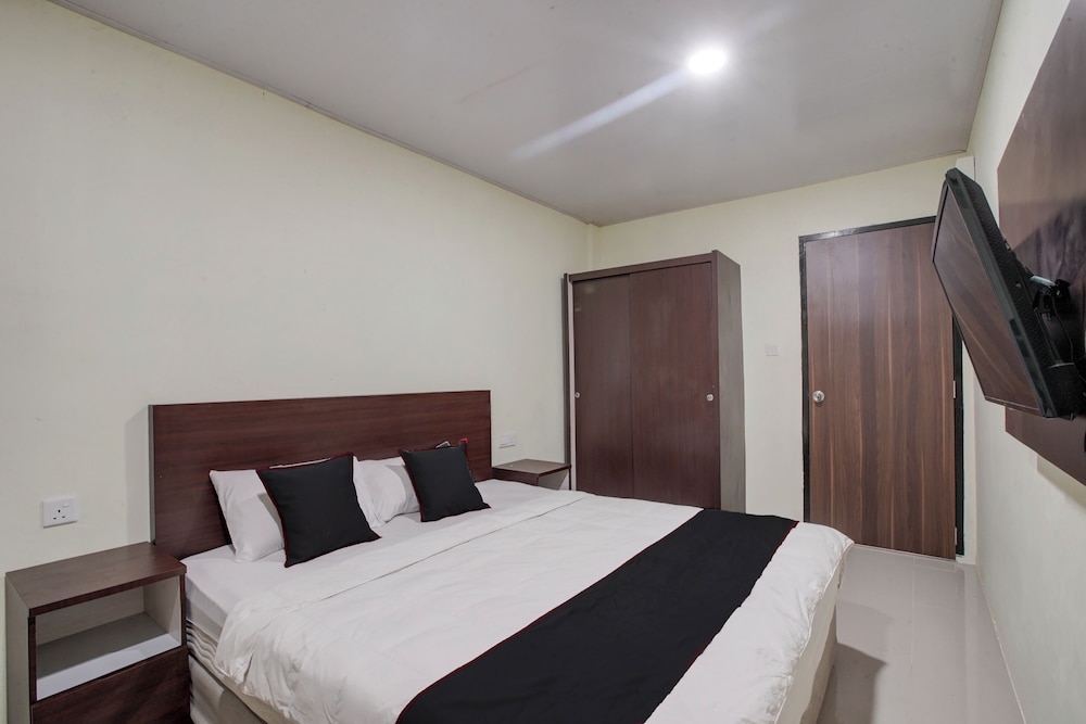 Collection O near Harbour Bay Mall formerly Kansa Hotel 17/37