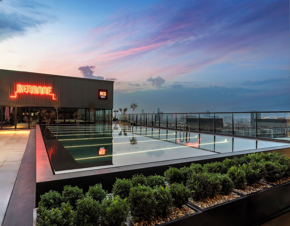 Radisson RED Izmir Point Bornova 55/59