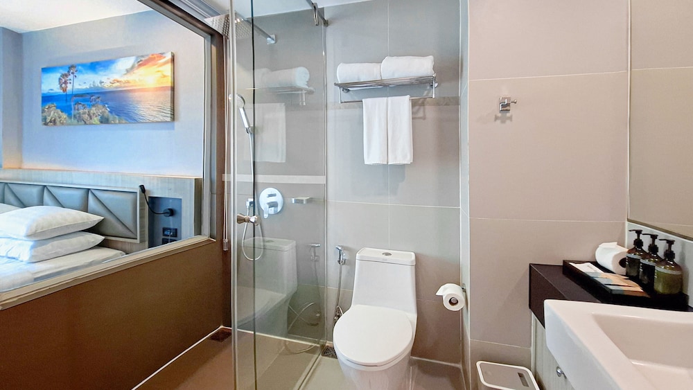 Clarian Hotel Beach Patong 48/49