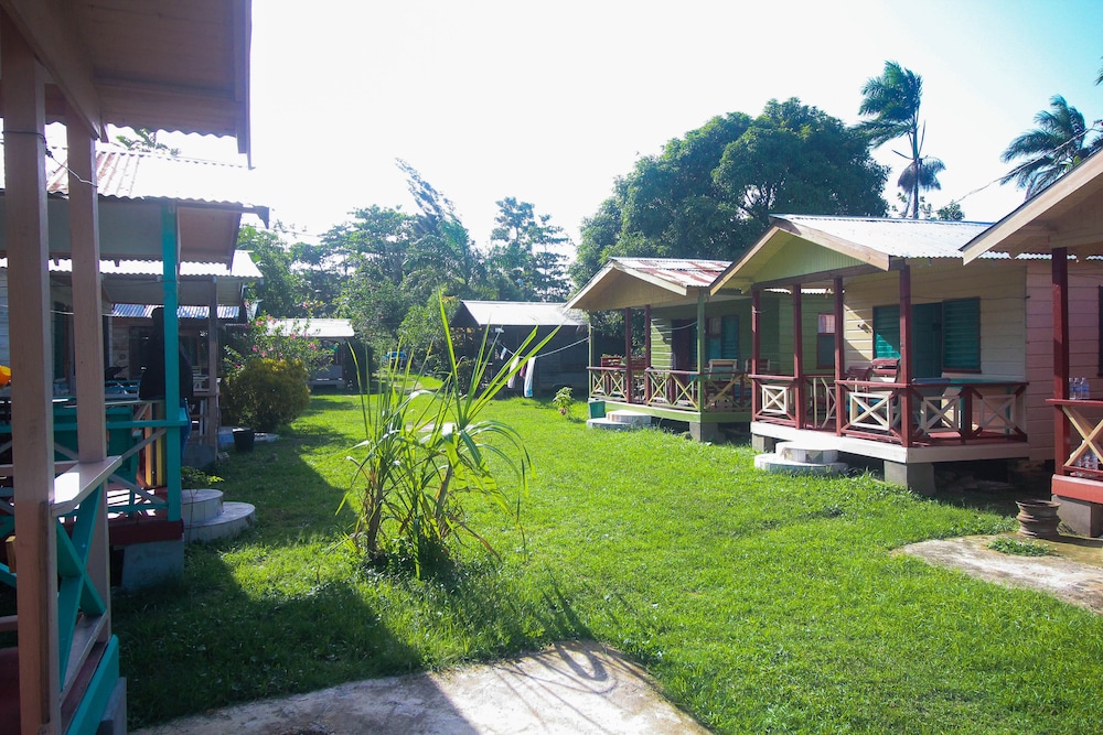 Beach Road Cottages At Jah Bs 24/29