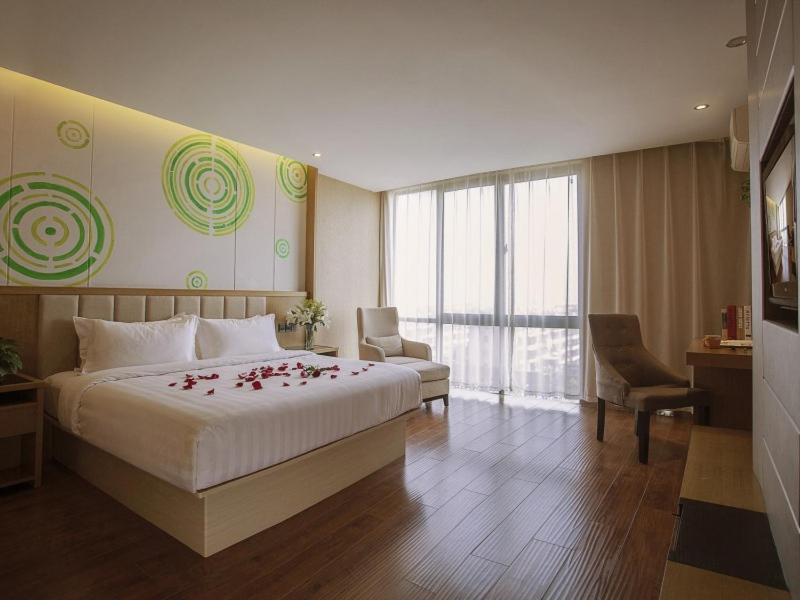 GreenTree Inn Taizhou Golden Eagle Shopping Center Dongfeng Road Express Hotel 7/39