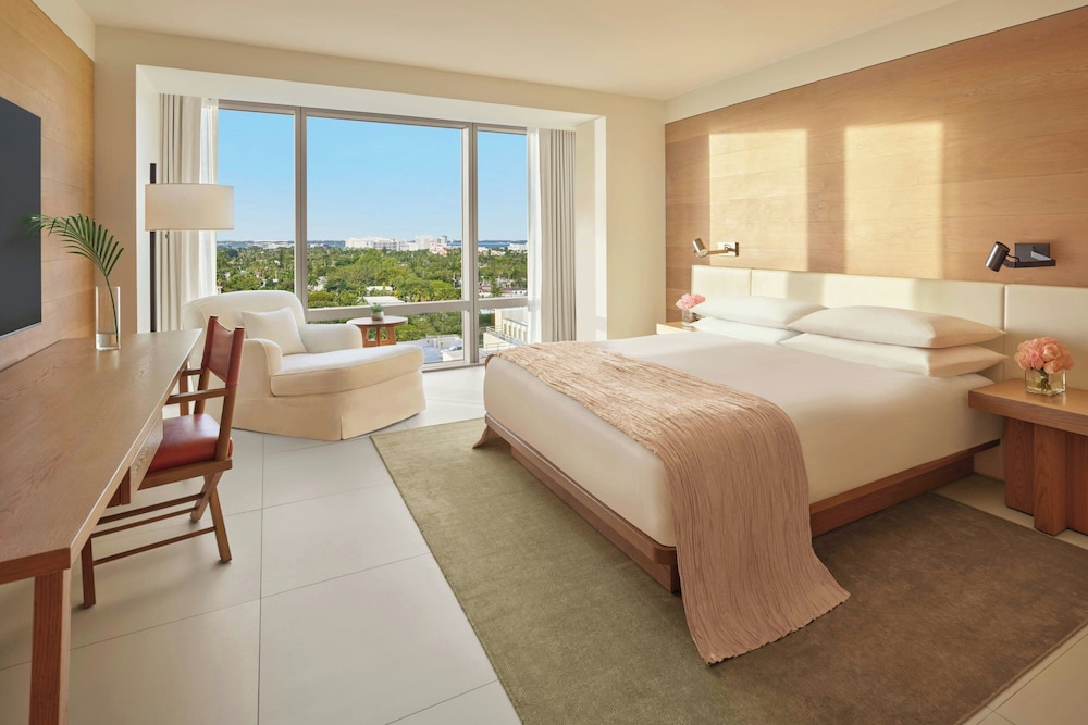 ROOM, KING BED, CITY VIEW
