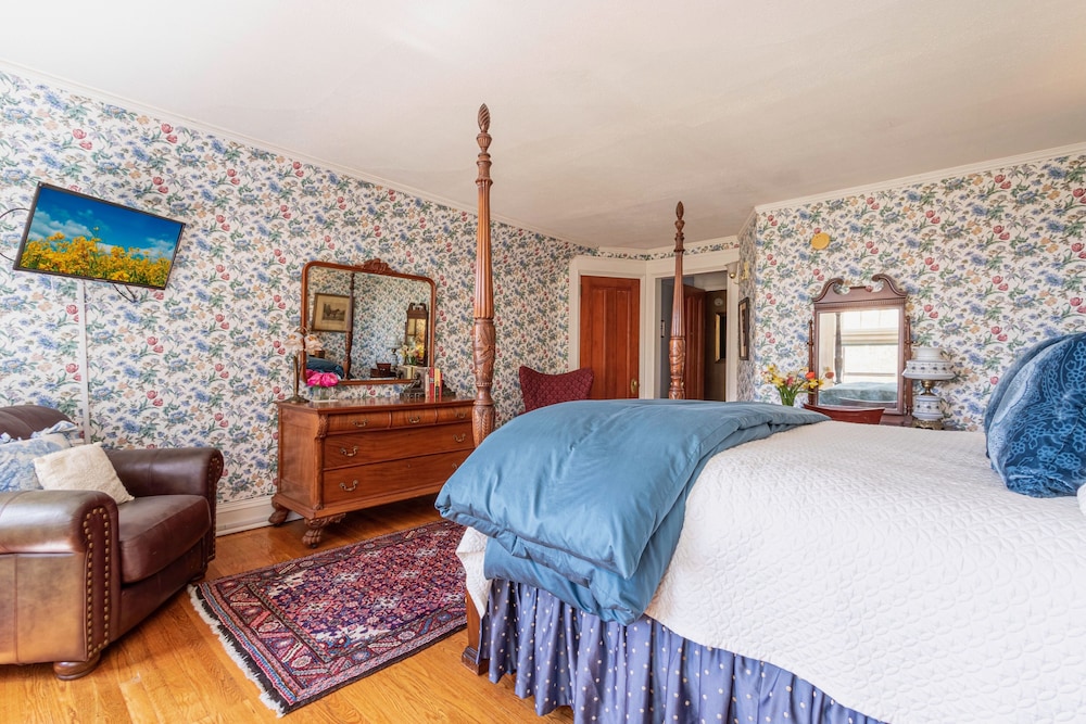 Luxury, Mansion, Queen Bed, Mountain View