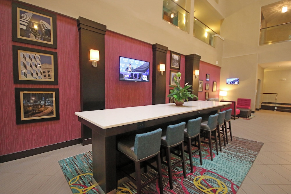 Holiday Inn Express And Suites Charlotte North 33/49