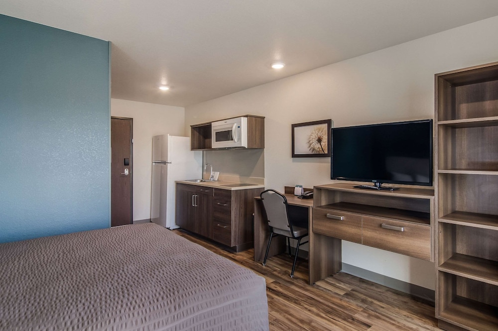 Suite, Queen Bed, Accessible, WoodSpring Suites Broomfield - Westminster 8/10