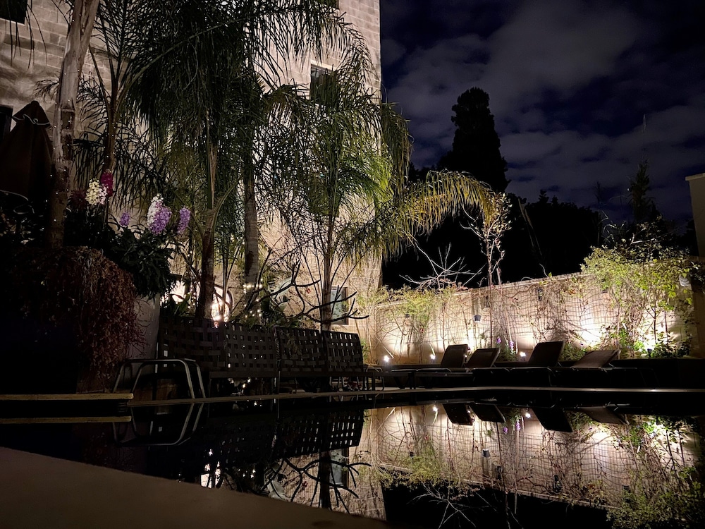 The Village Boutique and Spa 68/72