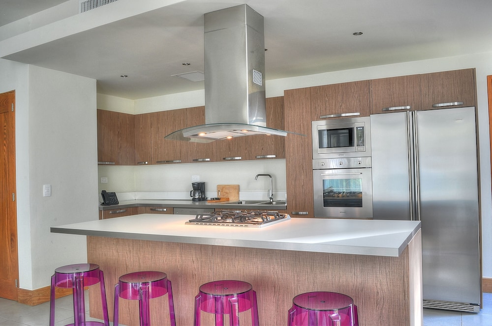 Ultravioleta Boutique Residences 7/47