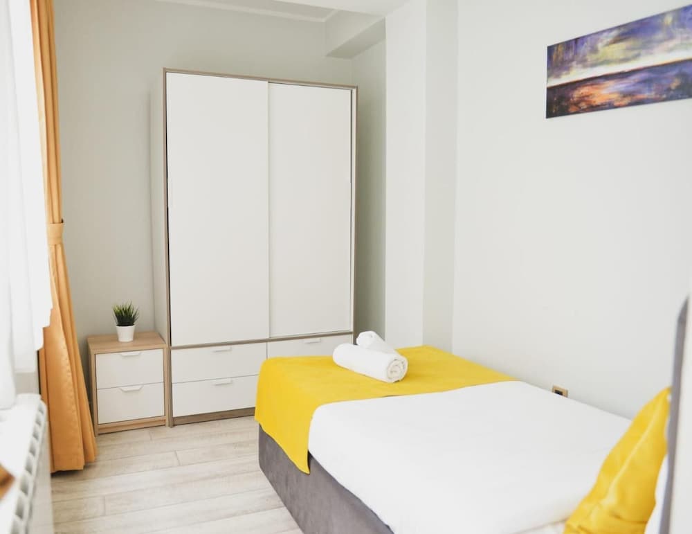 Garni House 46 26/68