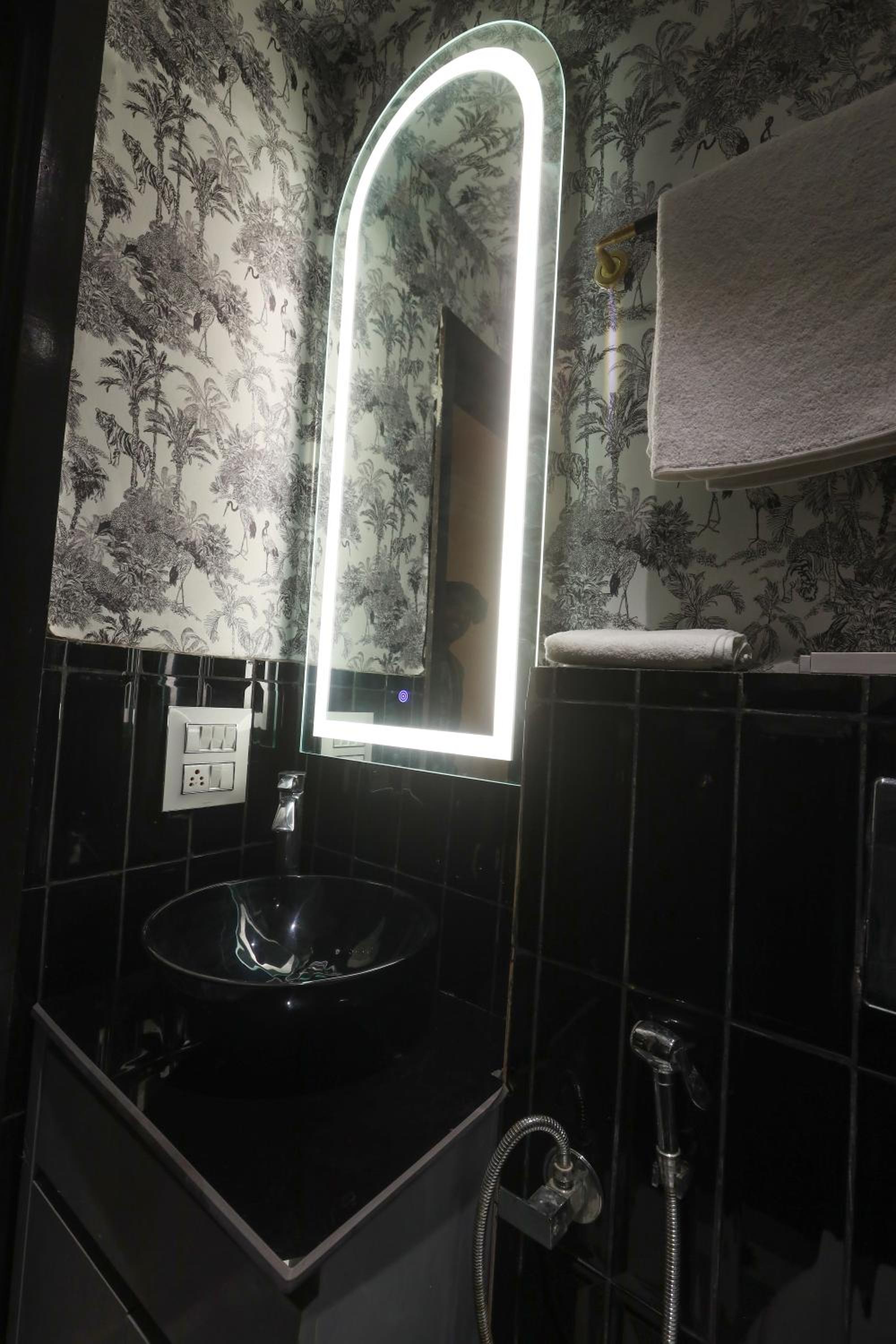 The Saga hotel 24/45