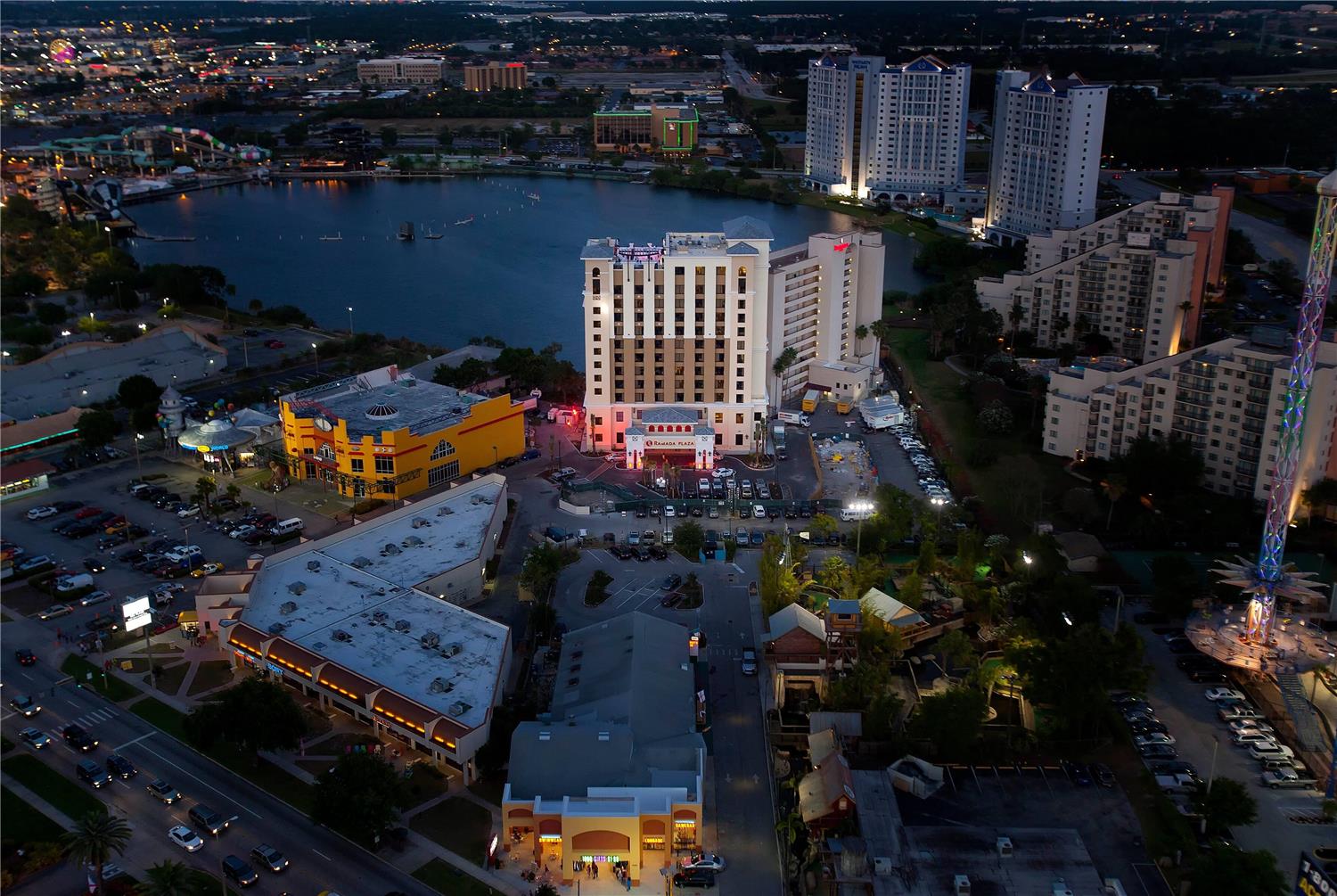 Ramada Plaza by Wyndham Orlando Resort & Suites Intl Drive 21/22