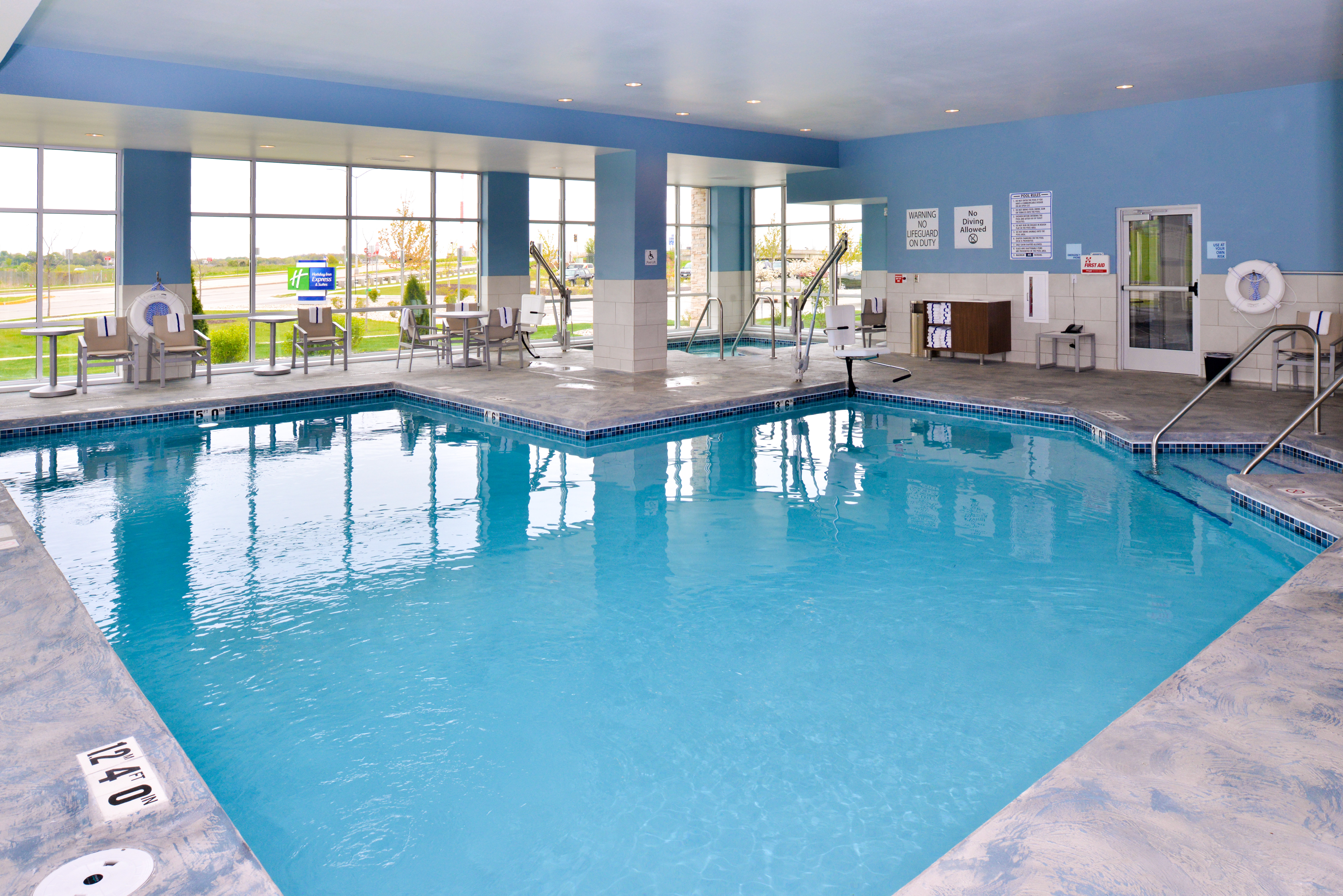 Holiday Inn Express And Suites Madison 2/65