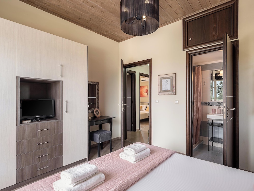 Villa Athinais 8/40