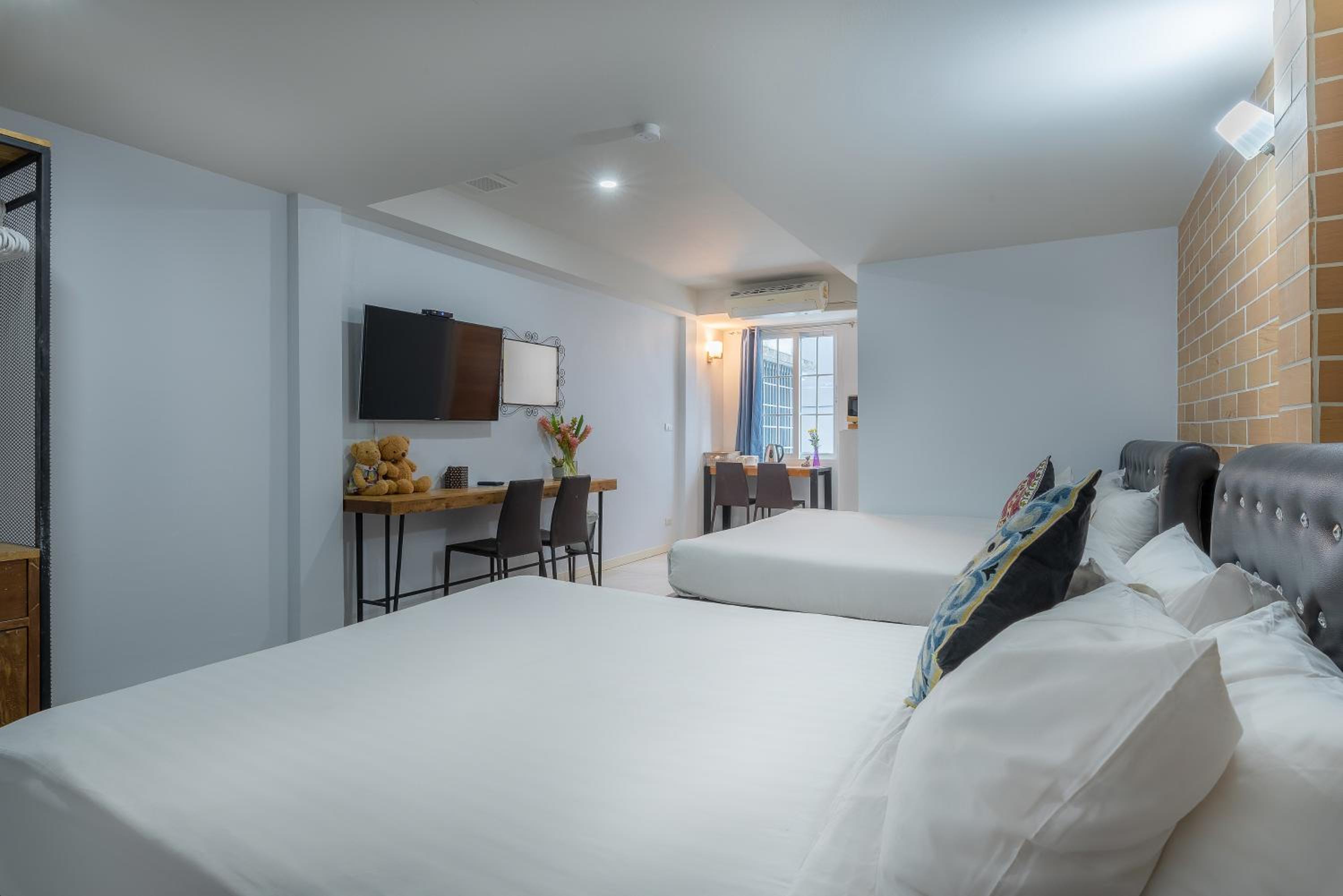 Standard, Triple, King and Queen Bed