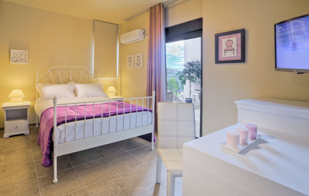 Marini Luxury Apartments And Suites 12/75