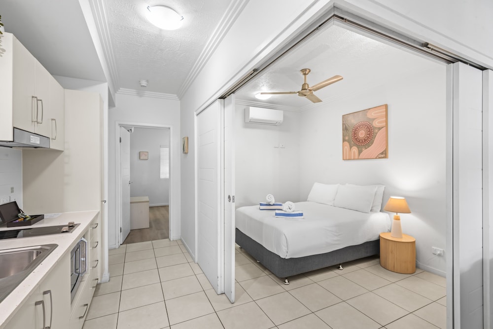 3 Bedrooms, Swim Out, Lagoon, 2 King Beds, Dual Key