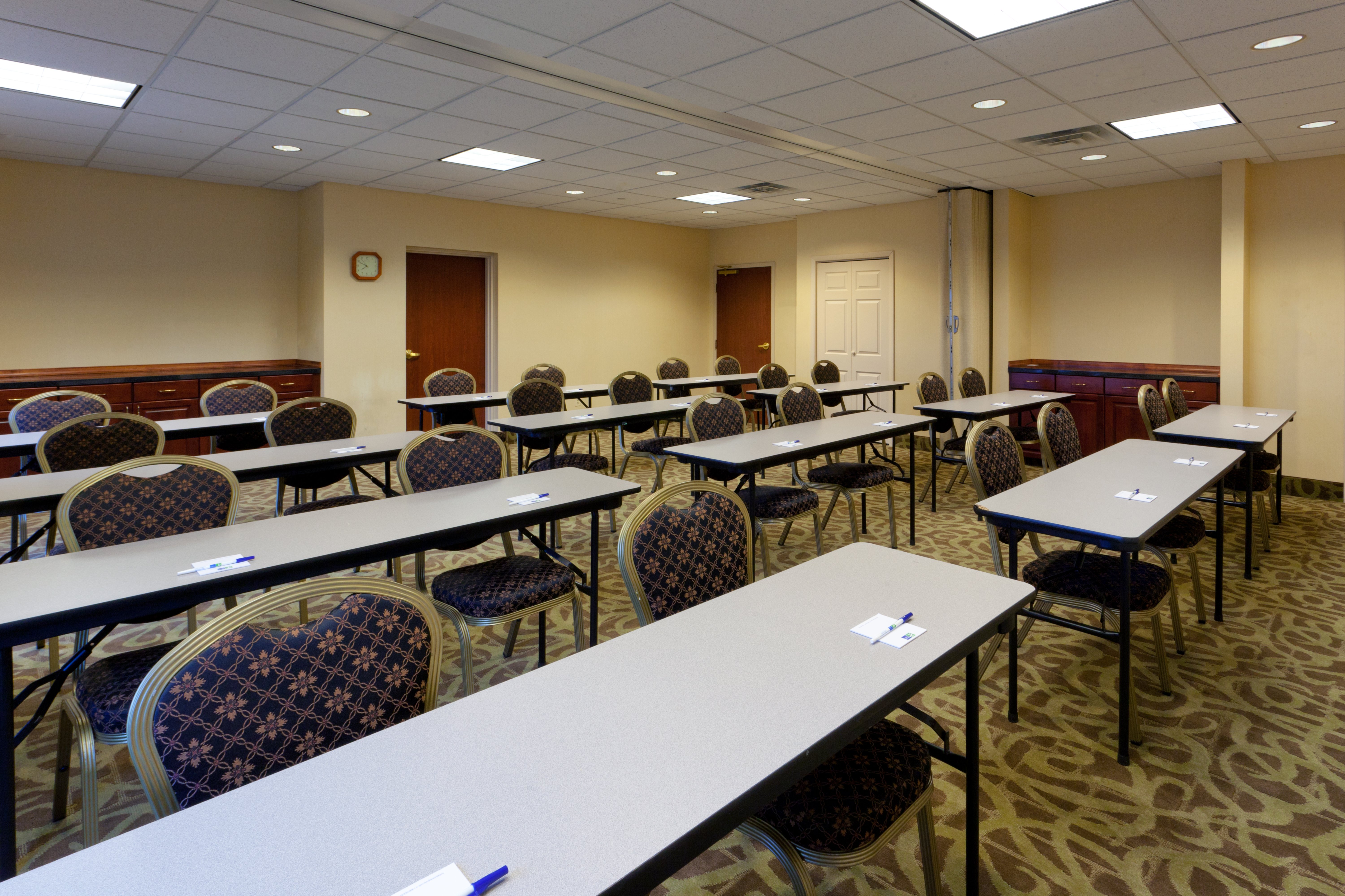 Holiday Inn Express & Suites North East 48/53