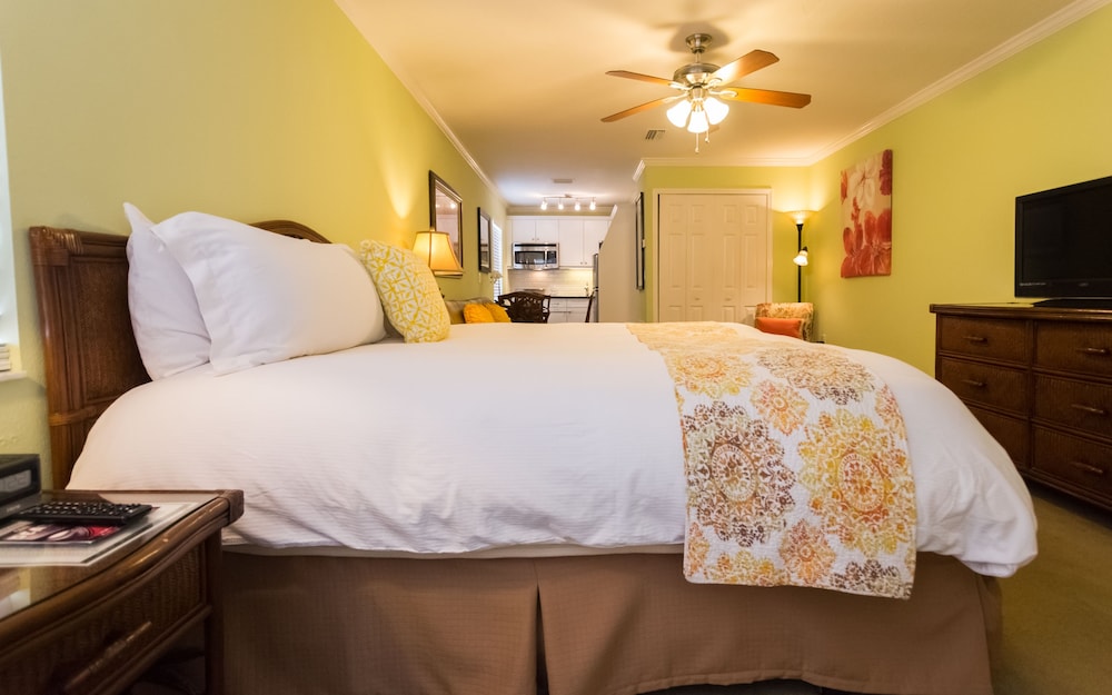 Tropical Beach Resorts 37/79