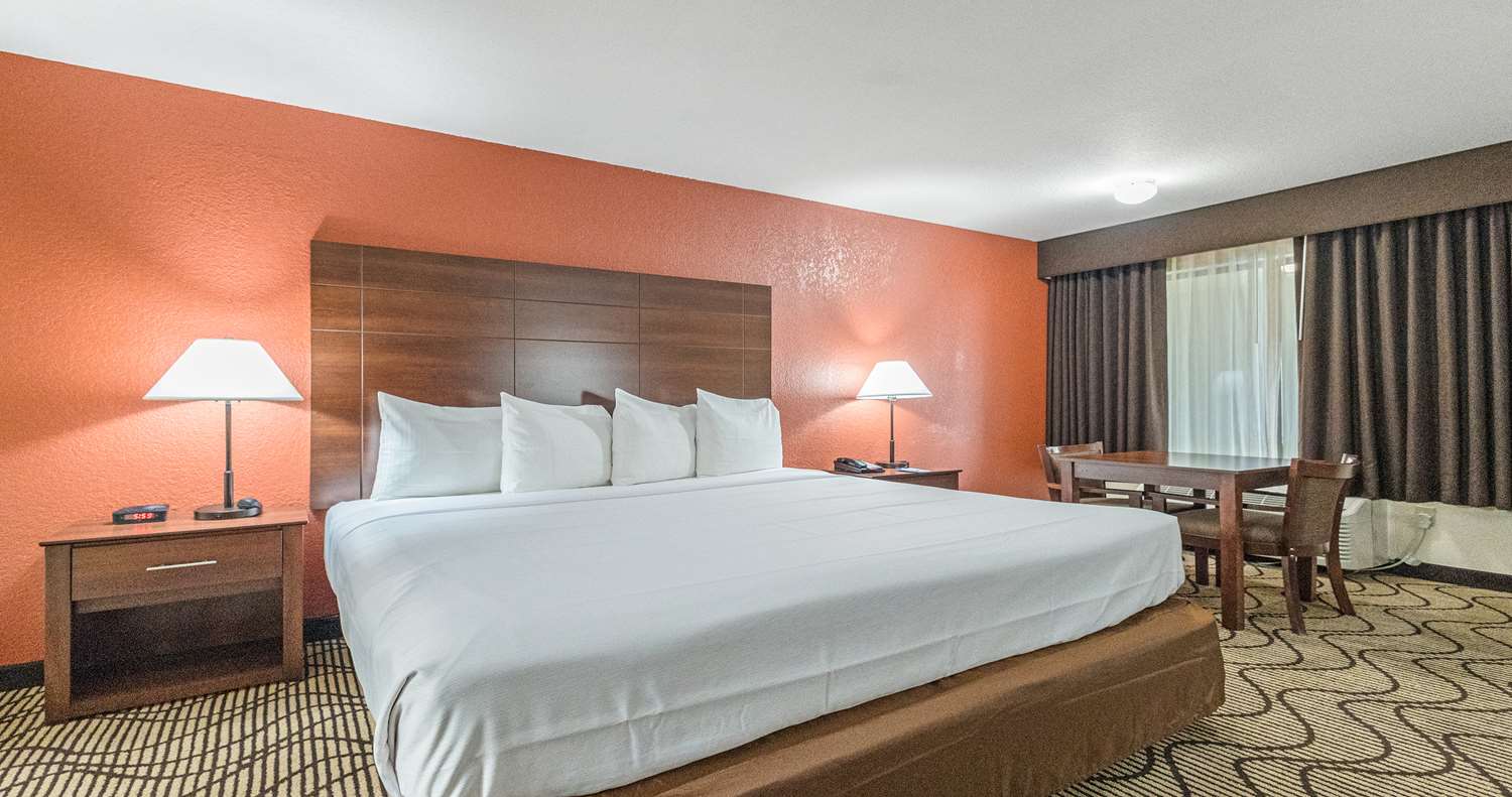 غرفة بسرير كوين، Best Western Roseville Inn 2/4
