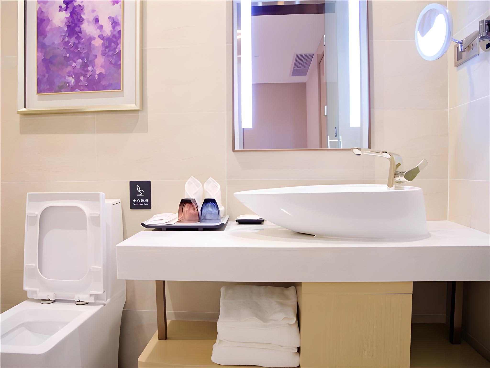 Lavande Hotel (Shenzhen Longgang Henggang Metro Station) 51/53