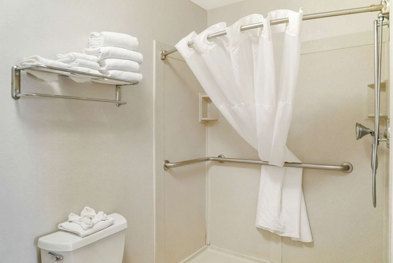 Quality Inn & Suites Monroe 48/48
