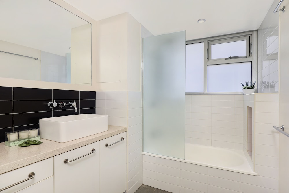 ELOUERA TOWER BEACHFRONT APARTMENTS 69/69