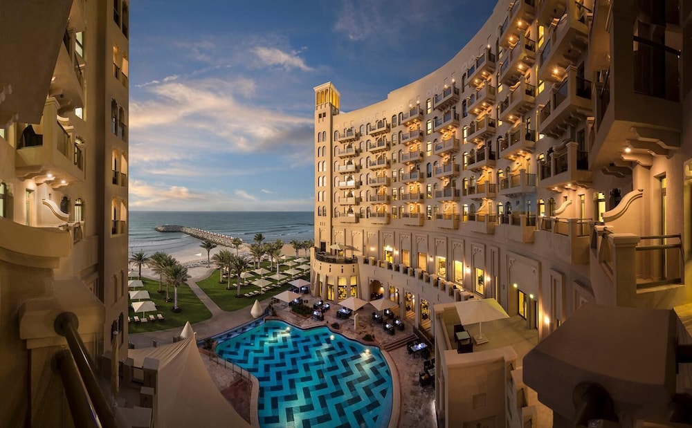 Bahi Ajman Palace Hotel 69/73