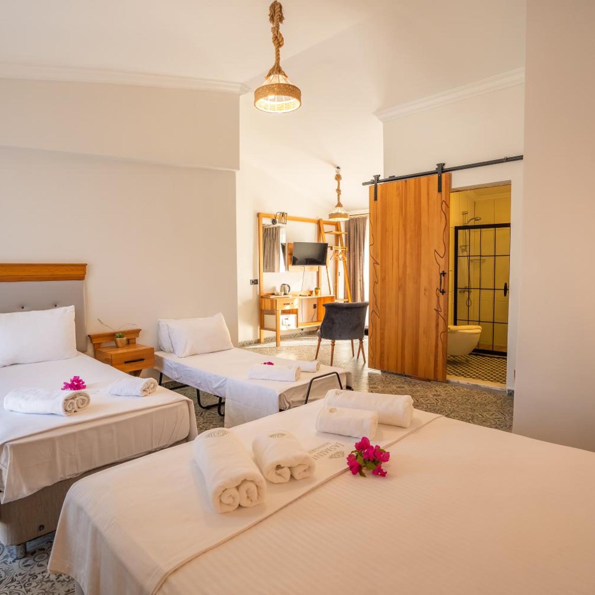 Dark Station Boutique Hotel 9/23